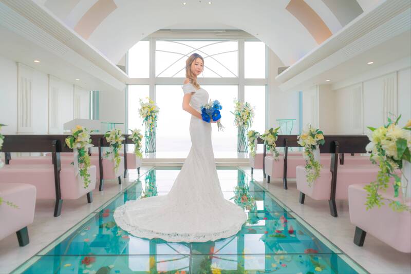 12【チャペル撮影】ビーチが見えるチャペル撮影50カットプラン&基本セット込みドレス&プロヘアメイク付【土日祝の追加料金不要!】