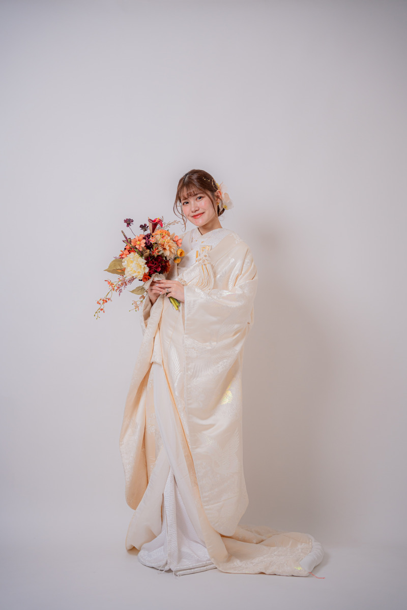 今度は白い背景で!同じポーズでも印象が違います!