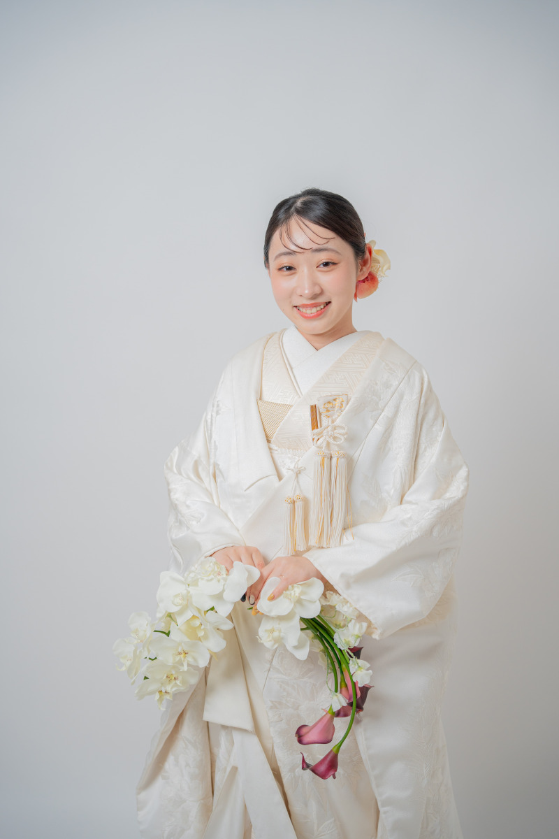 シンプルなバレリーナブーケが白無垢にぴったり