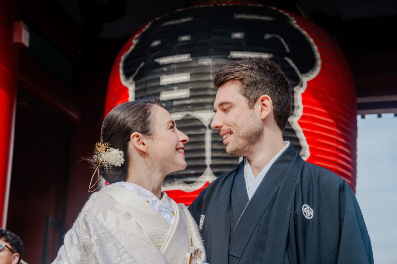 日本の代表的な観光地、浅草で和装前撮りを楽しむ