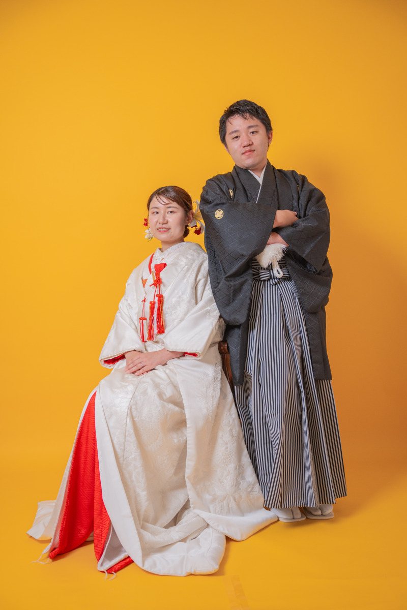 椅子に座ったポーズも♪