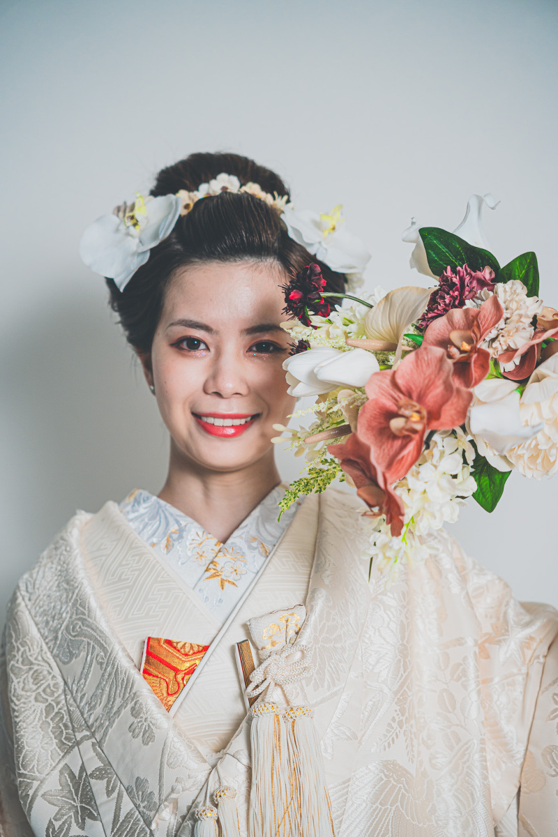 お花を散りばめた日本髪ヘアスタイルがとても可愛い