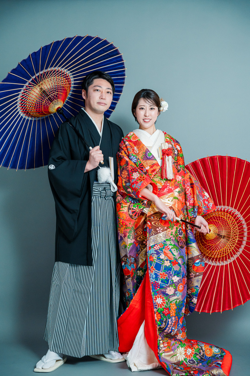 モニターを見ながら、傘の位置を整えて