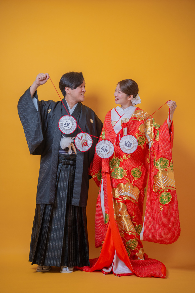 結婚報告にも使えるポーズ