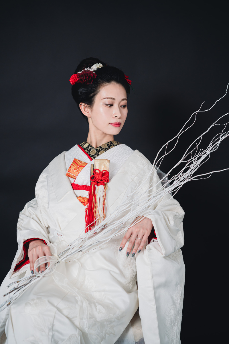 イメージを変えて、黒背景で撮影しました