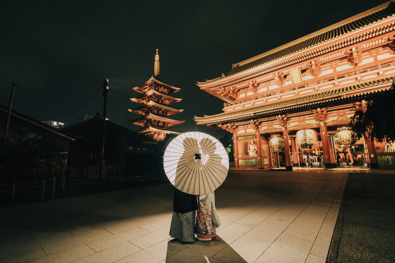 夜の幻想的な浅草寺でのナイトロケーション撮影