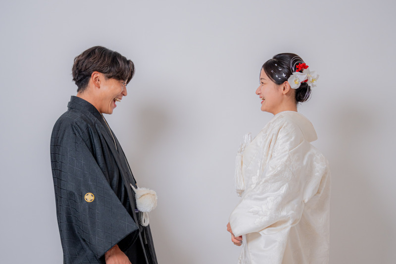 白無垢を纏った美しい花嫁様を見た時の新郎の反応!