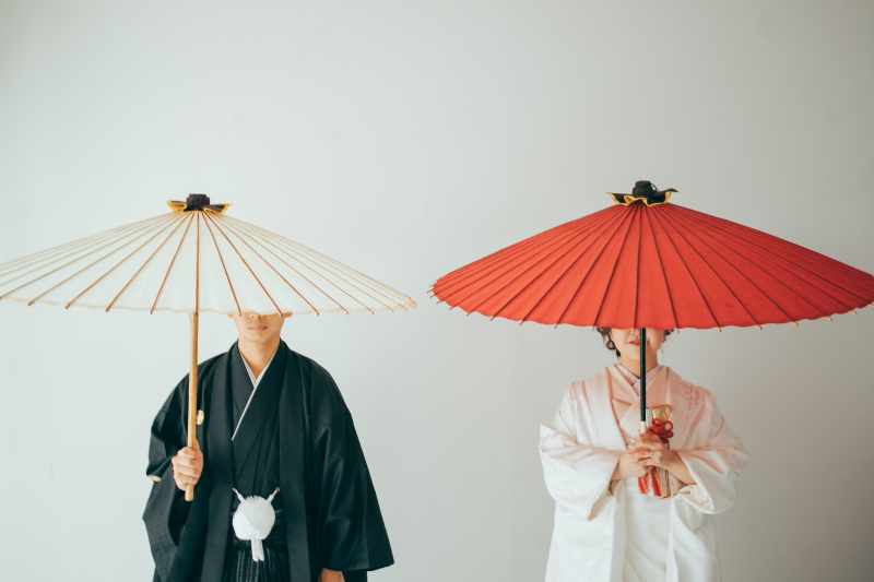 赤と白の番傘で並んで♡
