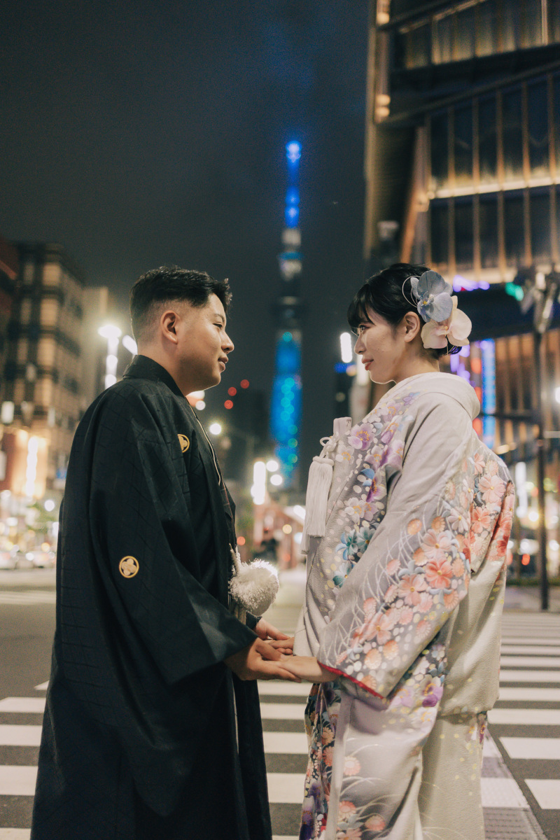 ライトアップされたスカイツリー越しの撮影