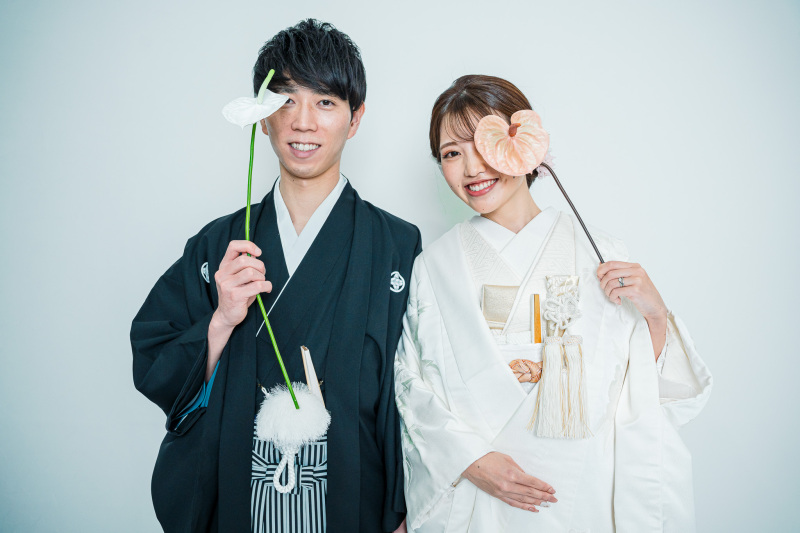 お花で目隠しポーズ