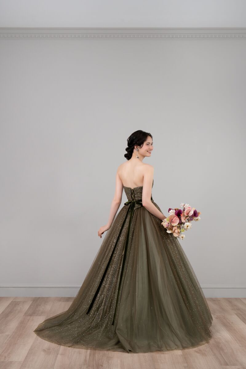 カーキ・ピエリス