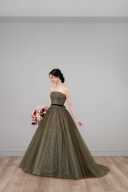 カーキ・ピエリス