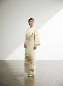 クリーム雲取りに御所車（色留袖）