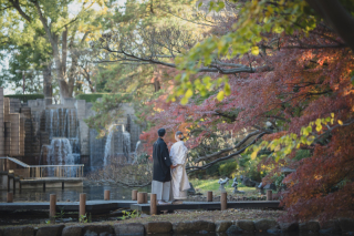 美しい紅葉とともに残す、白無垢の和装フォト