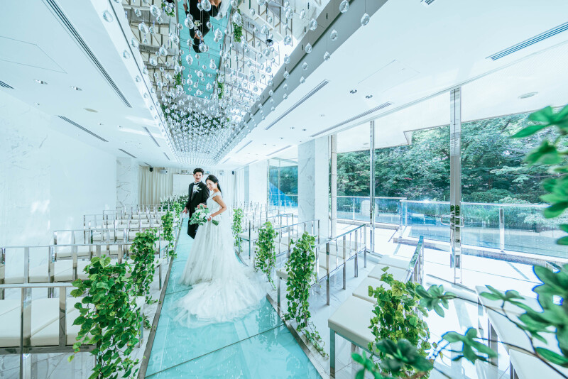 緑美しい庭園内に佇む独立型チャペル