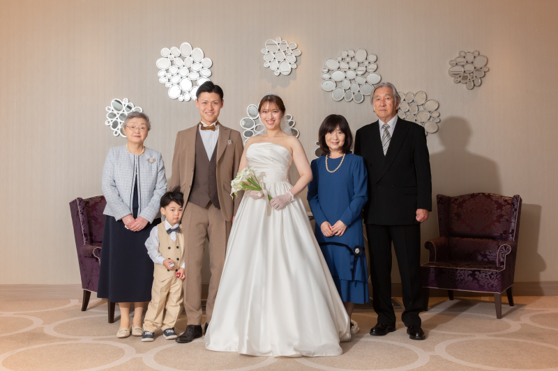 【洋装2着&和食会食】ウエディング&カラードレス撮影とアットホームな和食会食付きプラン