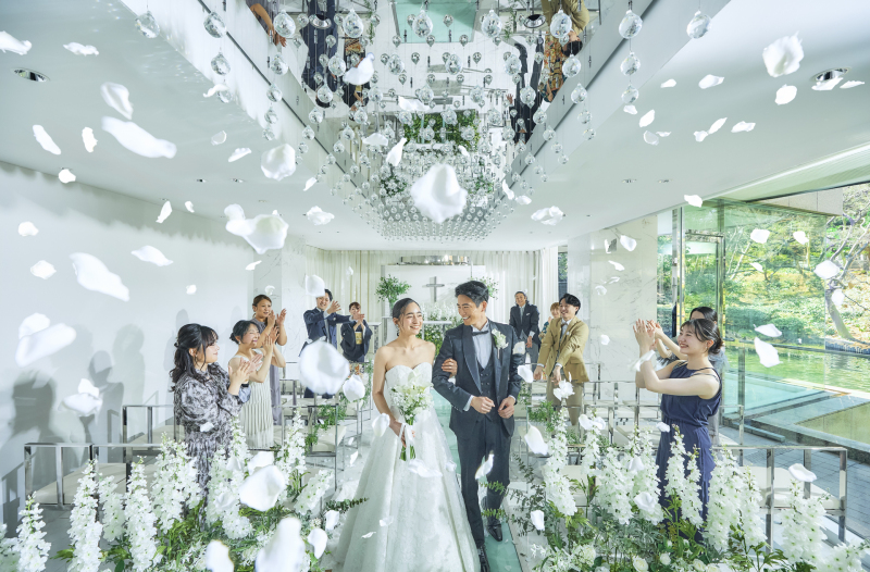 【洋装1着】家族の絆と祝福の瞬間を写真に残すセレモニー風フォト撮影!1日2組限定プラン