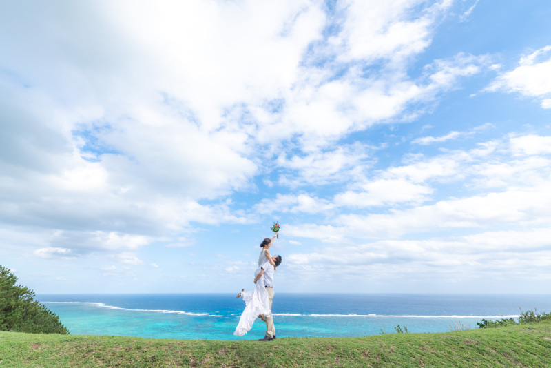 山の上から見下ろす海は息を呑む景色。