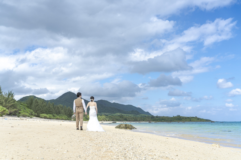 まずはのんびり海をお散歩から。