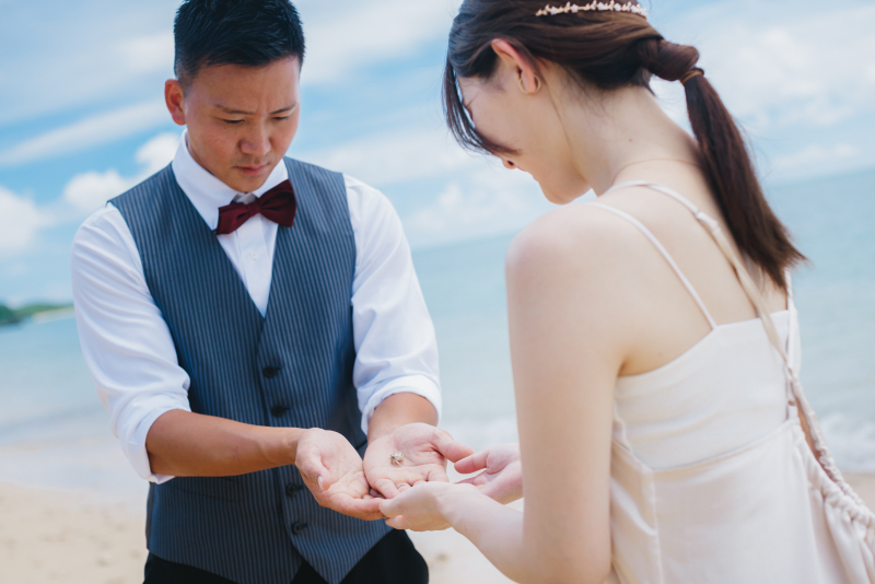 ビーチで見つけた小さなヤドカリ！