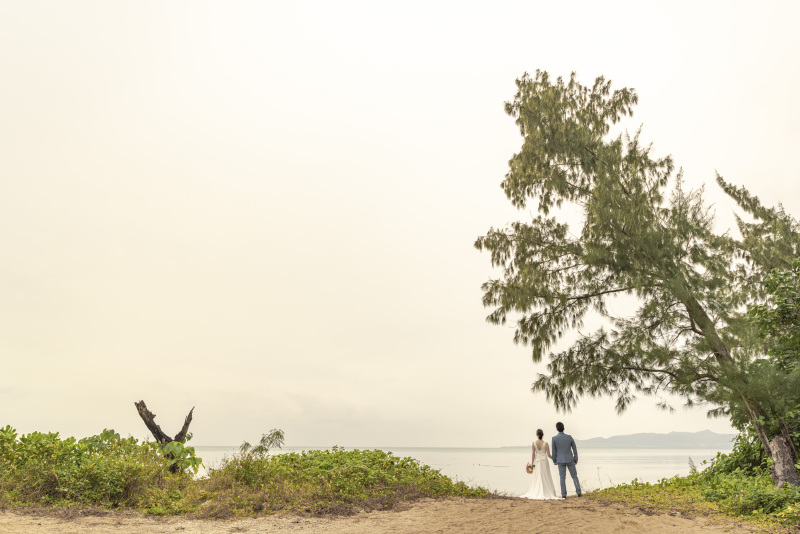 誰もいないビーチへ