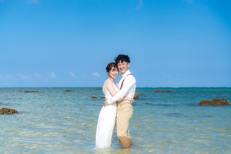 ふたりの眩しい笑顔!海は気持ちいい。