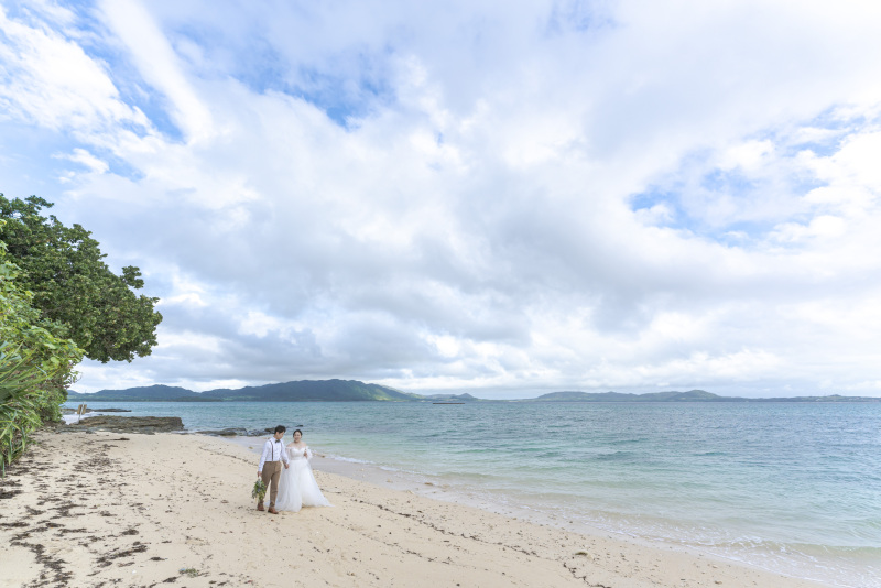 誰もいないビーチへ。砂浜のビーチは外せない