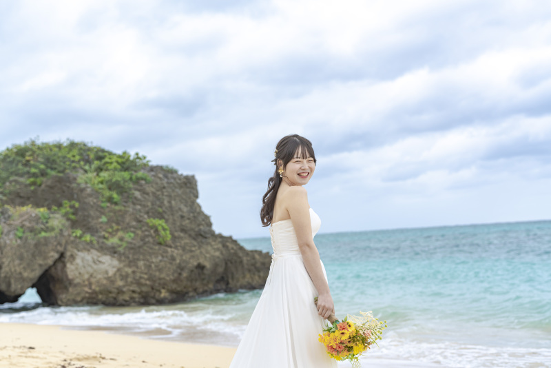 白いドレスが映える。新婦さんのソロショットも。