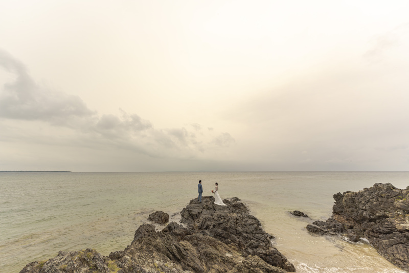 岩場のビーチでサンセットも堪能。