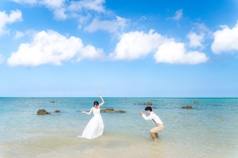 ふたりで水のかけ合いっこ!