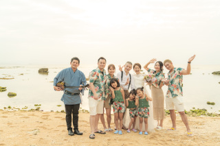 家族でフォトウェディングと三線生演奏！忘れられない思い出に。