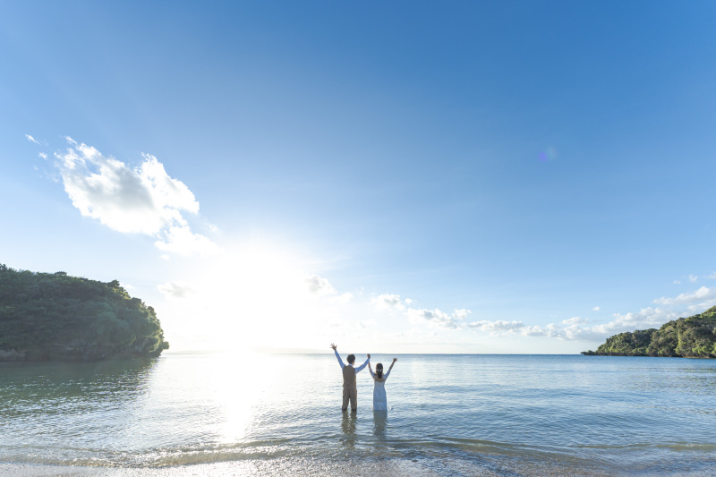 ドレスのまま海にイン！イン・ザ・シー！