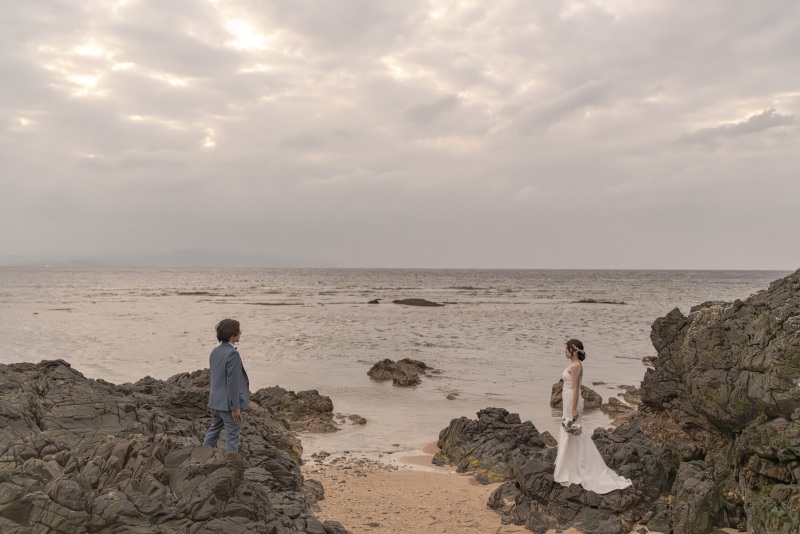 岩場のビーチでサンセットも堪能。