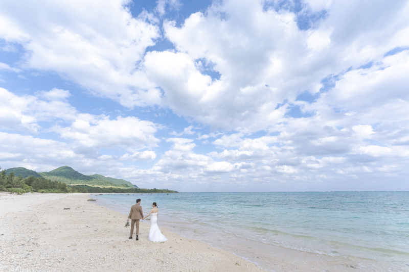 のんびり海を眺めながら波打ち際をお散歩！ 