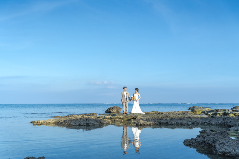 砂浜とは違うかっこいいロックビーチも。