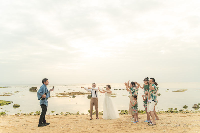 撮影の締めくくりはみんなでカチャーシー!