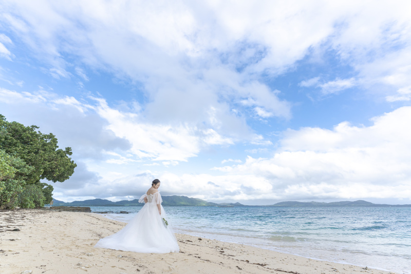 ソロも大切。白いドレスがよく映える