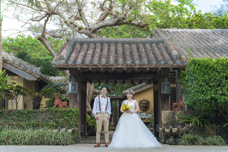 沖縄らしさの情緒あふれる赤瓦古民家。