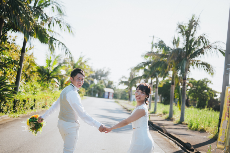 南国感満載のヤシの木の並木道。
