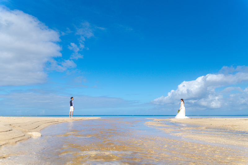 ビーチに向かって川ができていました。