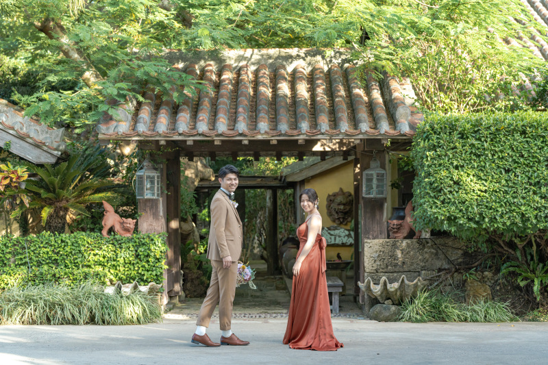 ドレス・衣裳をチェンジして、赤瓦古民家へ。