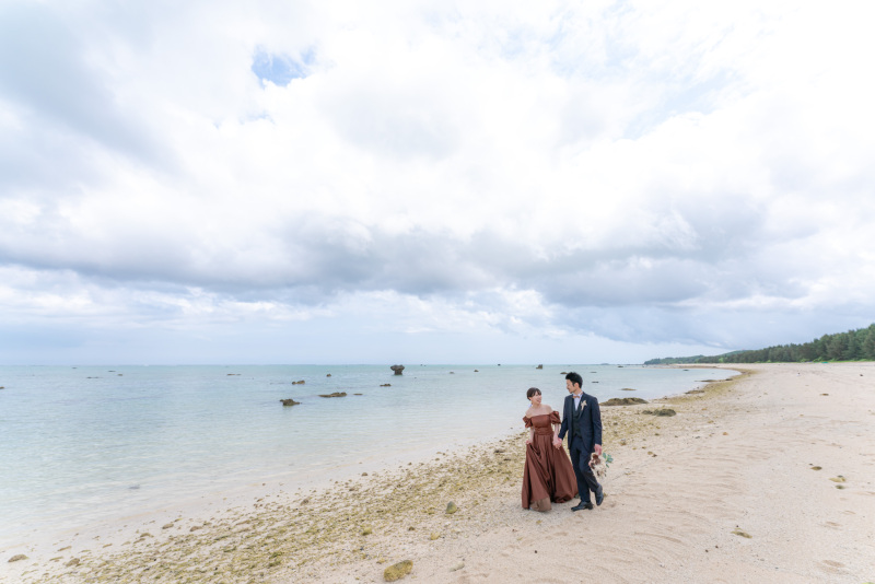 誰もいないビーチで。砂浜のビーチは外せない