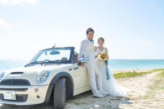 ドライブしながら素晴らしい石垣島の景色で撮影！ドレスのまま海にもイン！