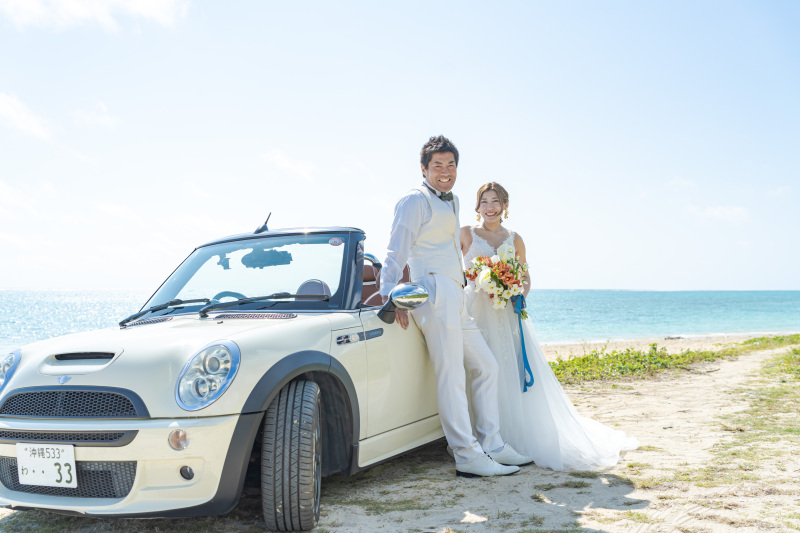 ドライブしながら素晴らしい石垣島の景色で撮影!ドレスのまま海にもイン!