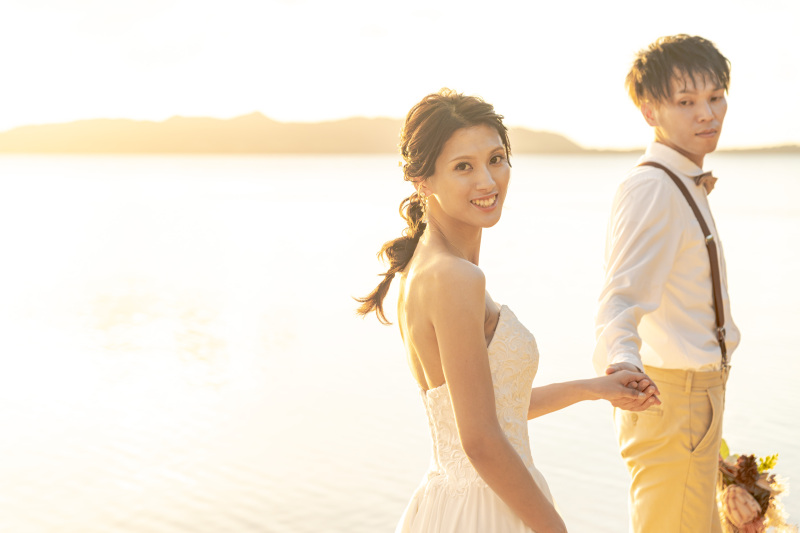 サンセットのビーチをのんびりお散歩。