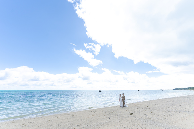 ふたりでビーチをお散歩。