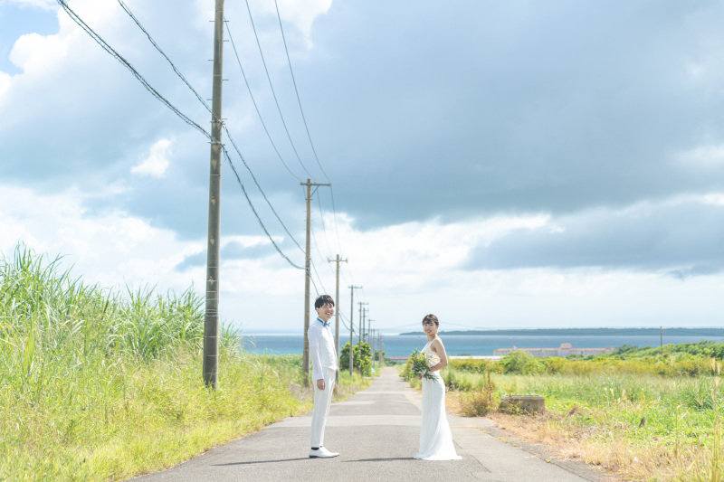 締めくくりは電信柱が印象的な海の見える一本道へ!