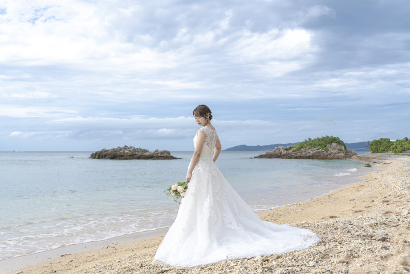 ソロショットだって大切。ドレスの白が良く映えます