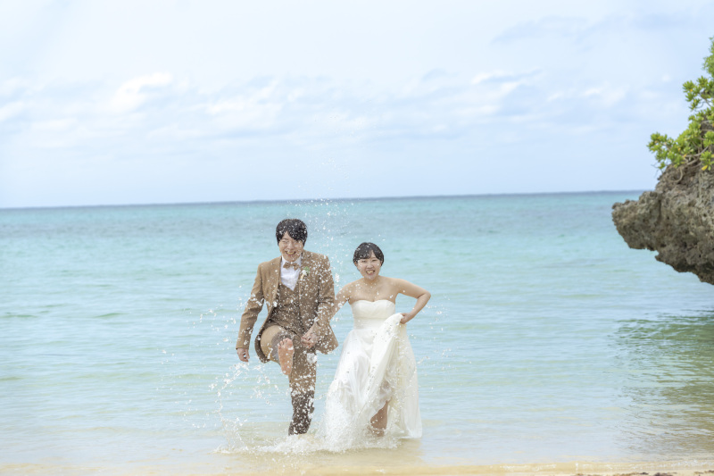 水飛沫を蹴り上げて！