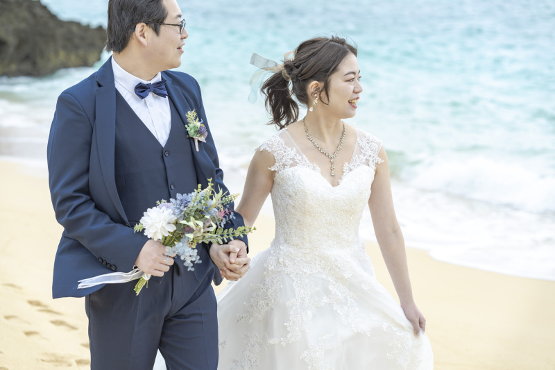 波の音を聞きながらおふたりでお散歩中へ